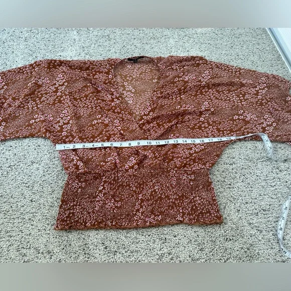 Lulu’s Floral Print Sheer Smocked Top size Medium - Picture 8 of 8